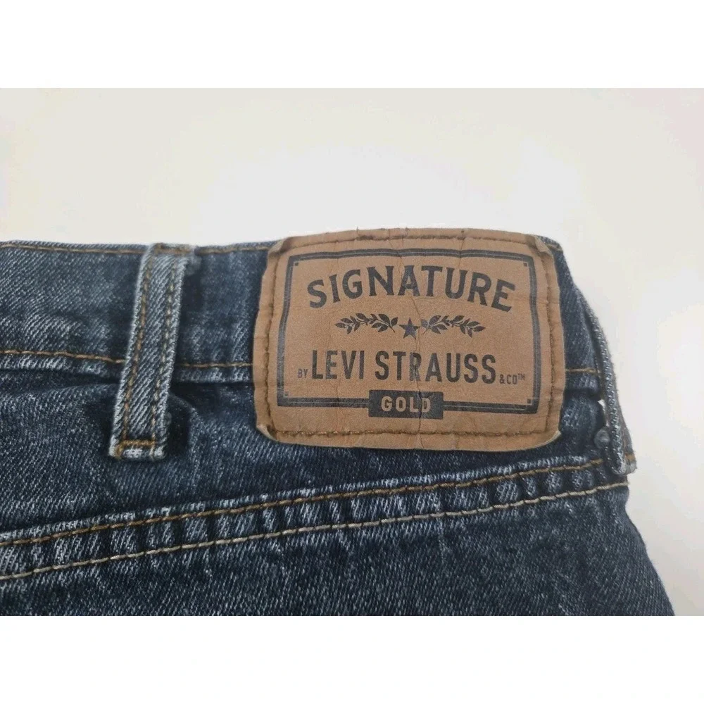 Levis signature by